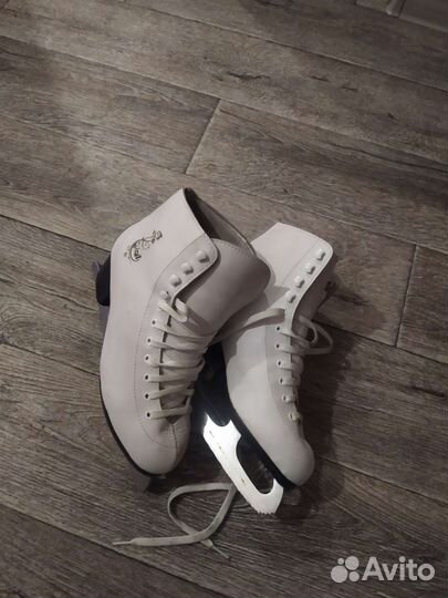 Коньки фигурные 40