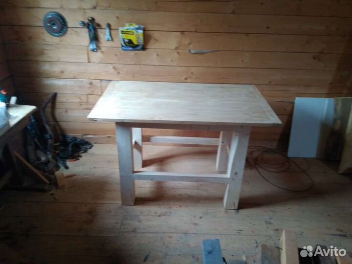 Стол деревянный