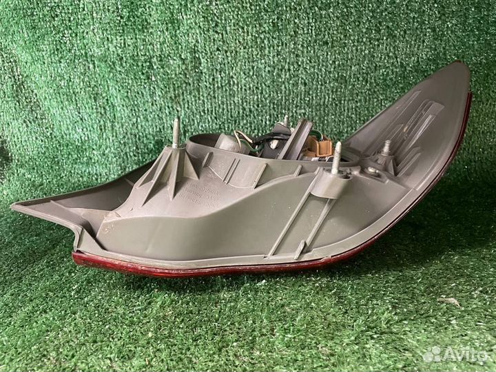 Задний левый фонарь toyota corolla e 150