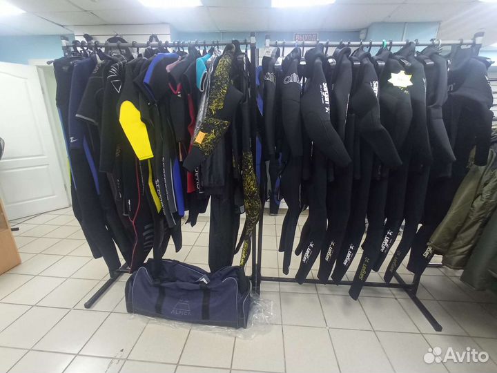 Маски, ласты, гидрокостюмы, очки для плавания