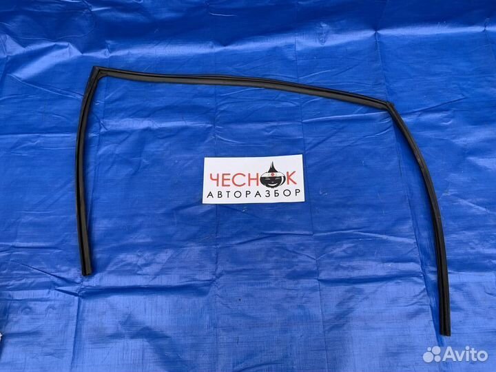 Уплотнитель стекла передней правой X-Trail T31