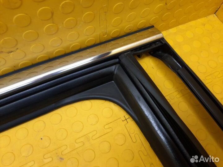 Б/У Уплотнитель опускного стекла В хорошем