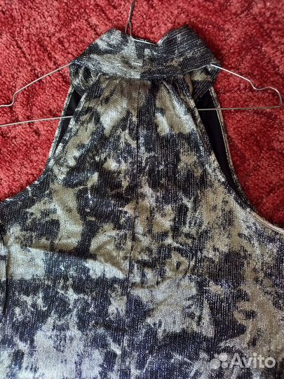 Топ женский из блестящей серебристой ткани