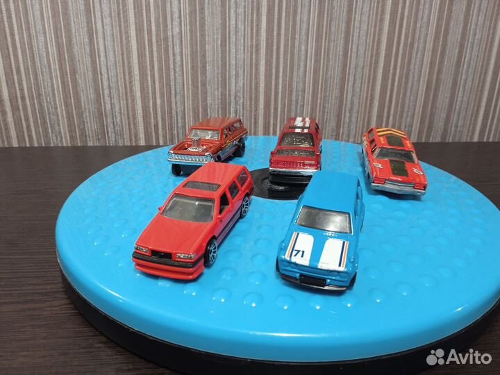 Модель автомобиля 1:64 Лот 7