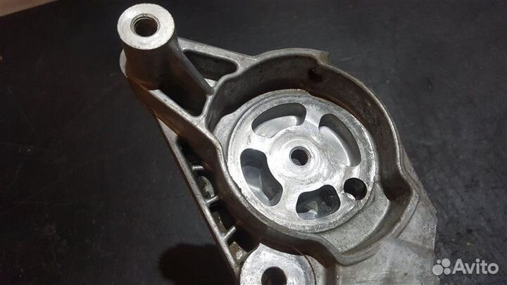 Кронштейн генератора Jaguar Xe X760 204PT 2017