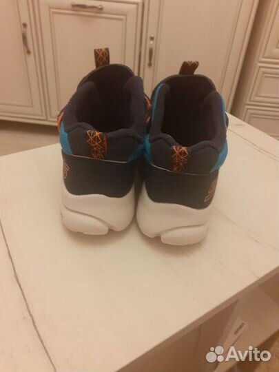 Кросовки для мальчика р. 23,5 фирмы skechers