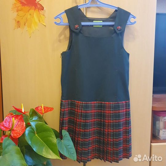 Школьный сарафан 134 зеленый новый