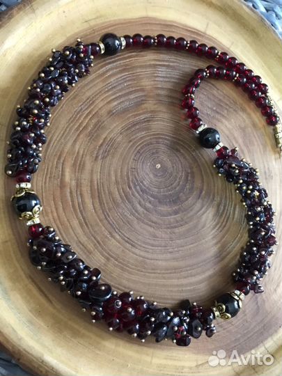 Колье из граната