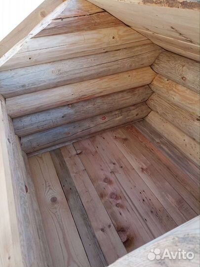 Будка, конура из бревна