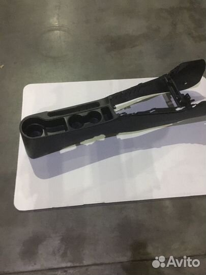 Центральная консоль без подлокотника от кия Рио 4