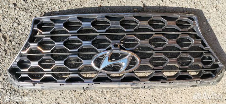 Решетка радиатора Hyundai santafe 2019 год