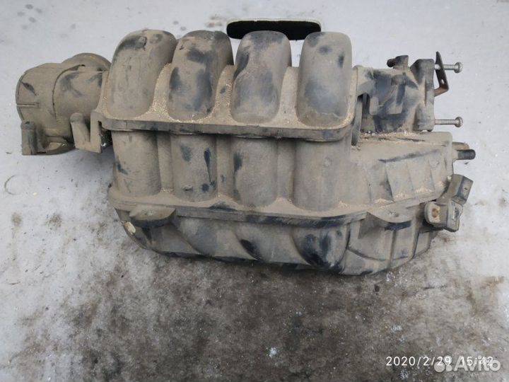 Коллектор впускной Volkswagen Golf 5 2.0