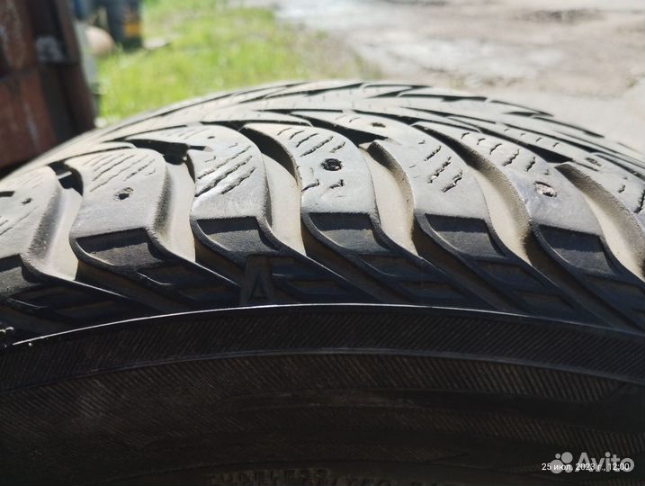 Yokohama Ice Guard Stud IG55 215/55 R16 97T