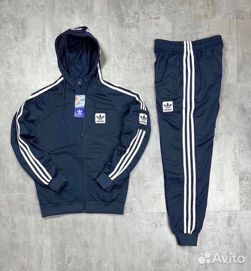 Спортивный костюм adidas