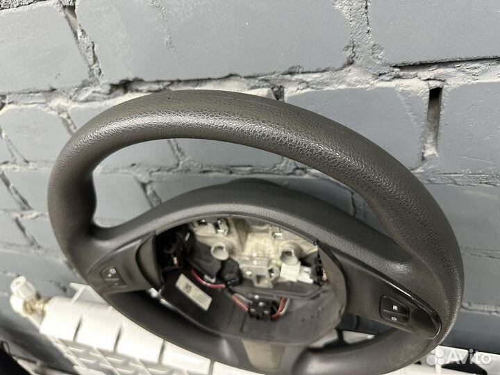 Руль Renault Sandero 2