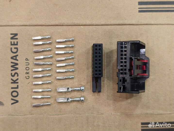 Разъем блока управления передней двери VW Skoda au