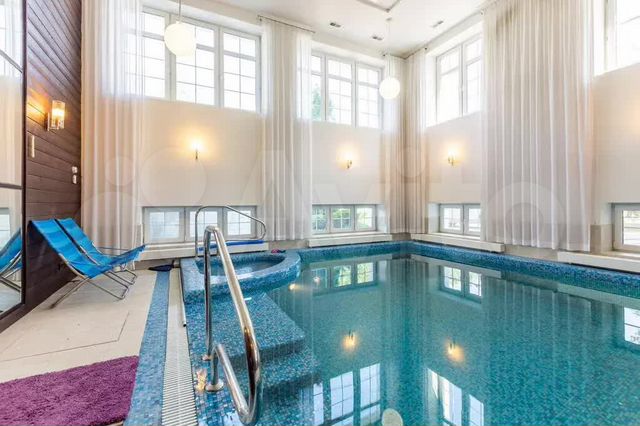 Коттедж 900 м² на участке 25 сот.