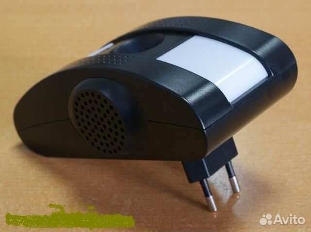 Комбинированный электронный отпугиватель клопов 