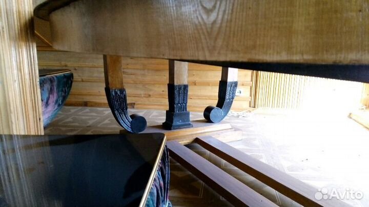 Стол антикварный овальный