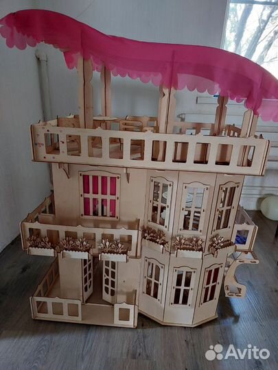Кукольный домик с мебелью