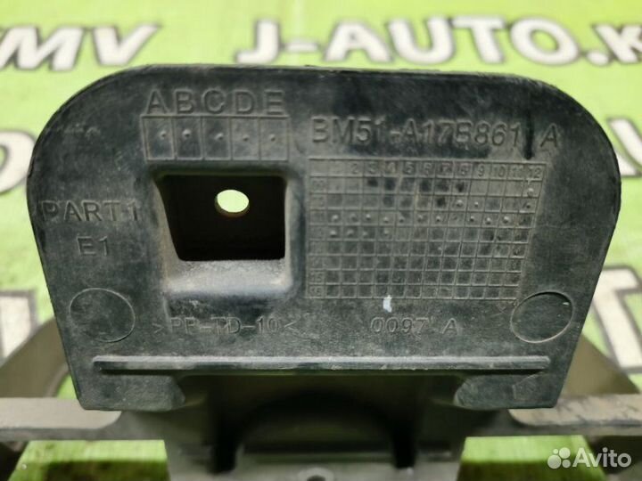 Кронштейн бампера задний Ford Focus 3