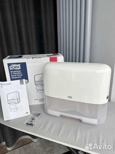 Новый Диспенсер для бумажных полотенец tork