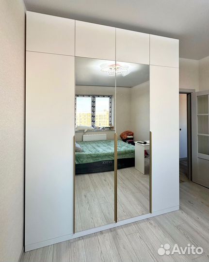 Шкаф распашной с зеркалом