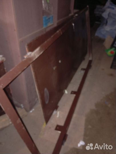 Продам входную металлическую дверь бу