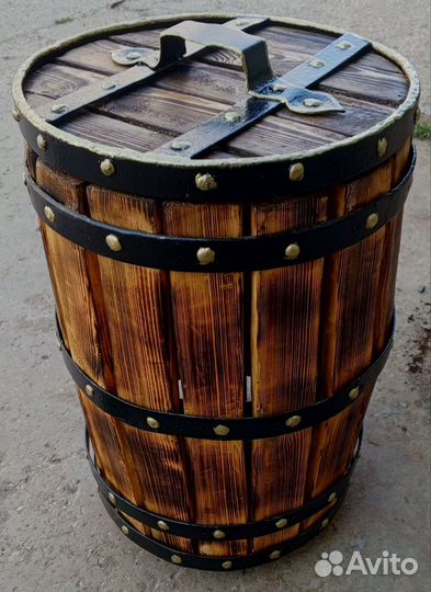 Изделие из металла и дерева