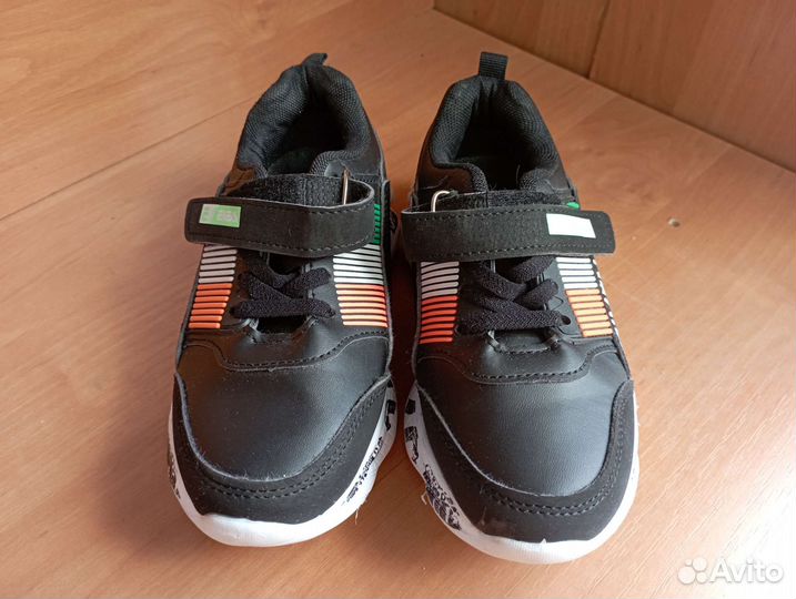 Кроссовки новые детские 28 29 размер