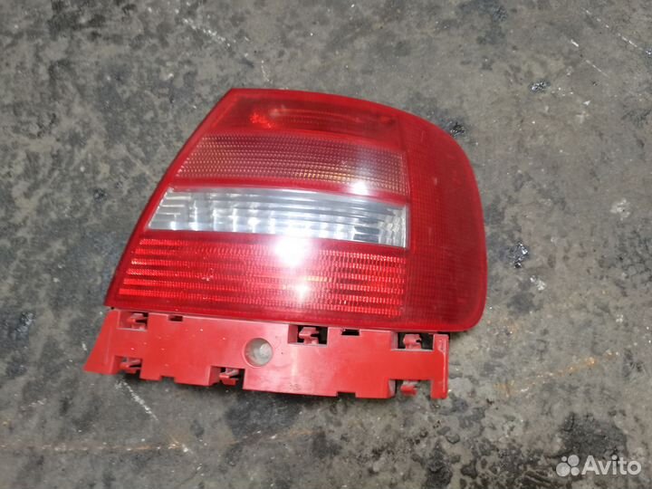 Задний правый фонарь Audi a4 b5 рест