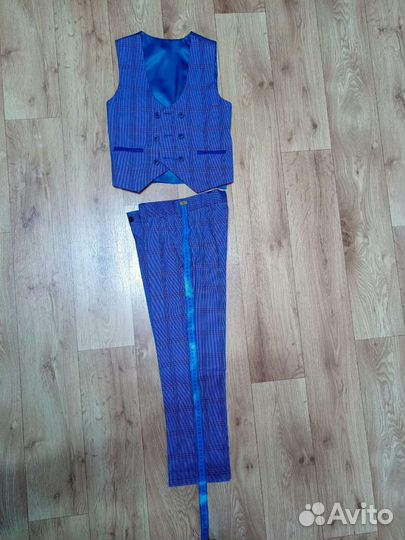 Костюм тройка