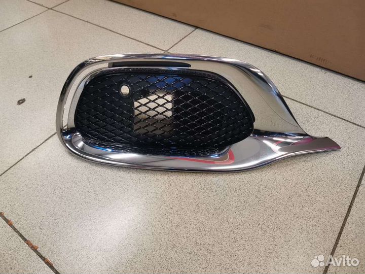 Mercedes W223 maybach Решетка бампера правая хром
