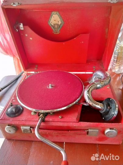 Старинный патефон