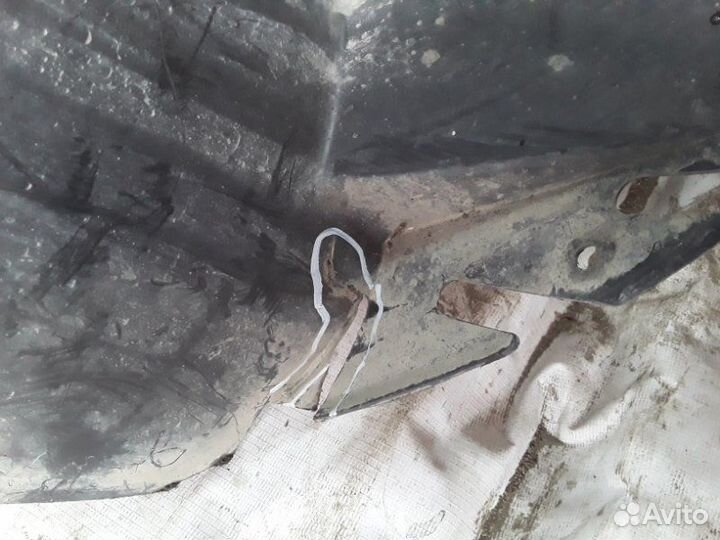 Подкрылок передний правый Volkswagen Polo 2011