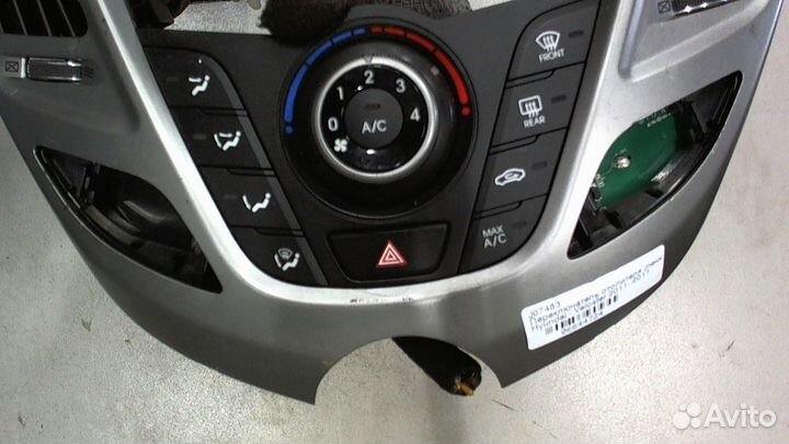 Переключатель отопителя Hyundai Veloster 2011, 201