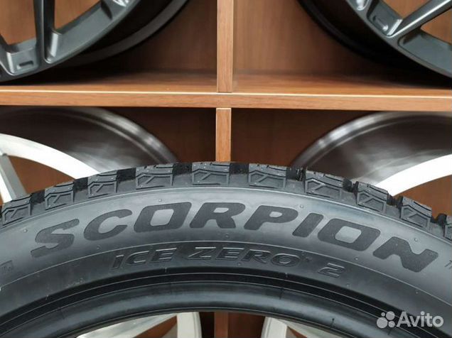 Pirelli Scorpion Ice Zero 2 245/45 R20