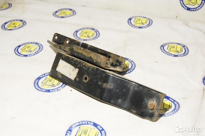 Кронштейн подножки верхней правый 9416604631 merce