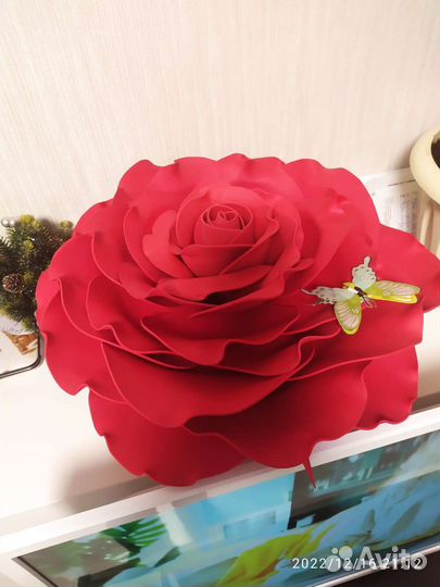 Роза на бокале