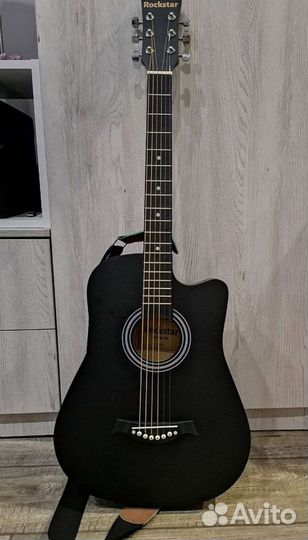 Акустическая гитара