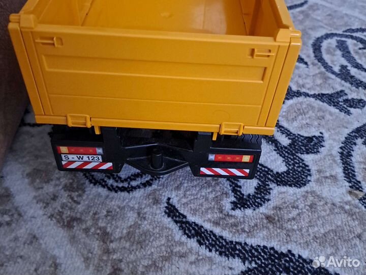 Игрушечный грузовик bruder