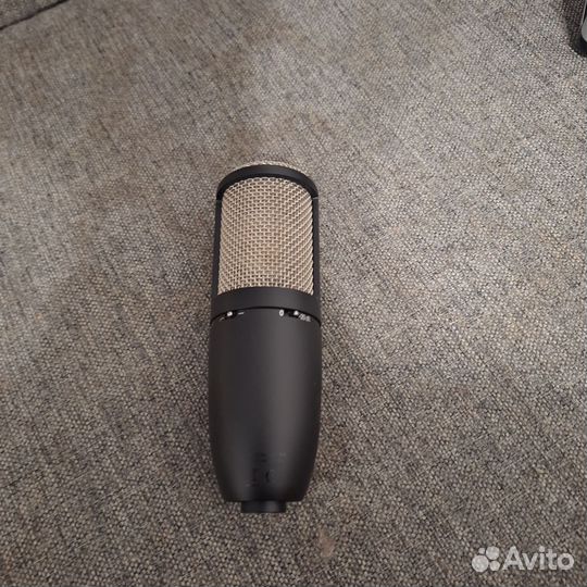 Студийный микрофон akg p420