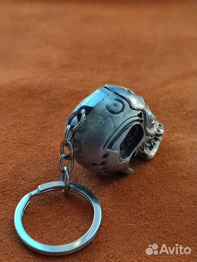Брелок череп терминатора брелок для ключей