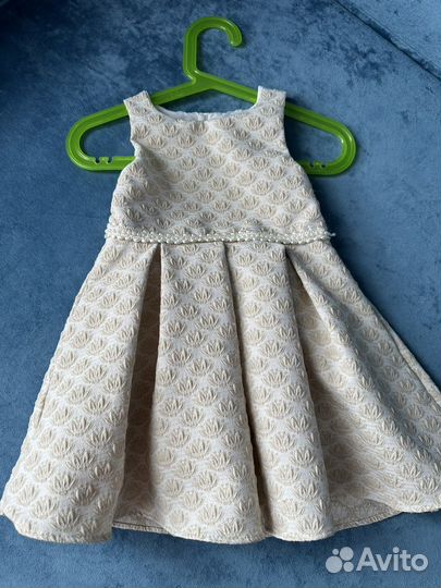 Очень красивое платье 2-3 года
