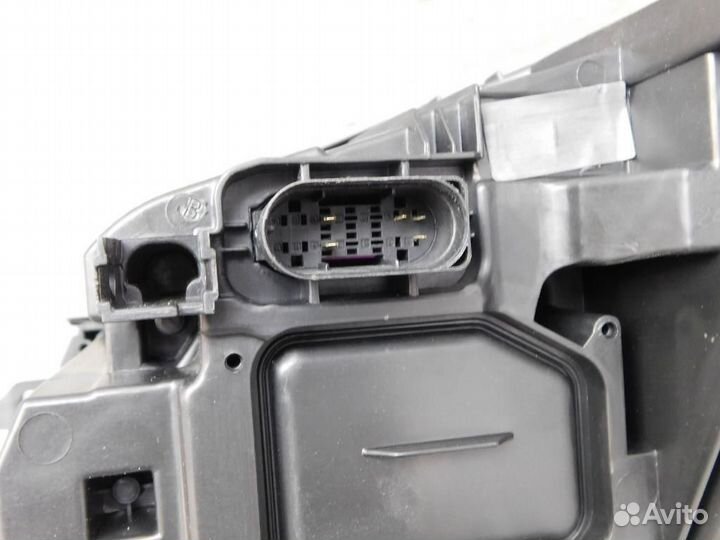 Фара правая Mercedes-Benz C-Class