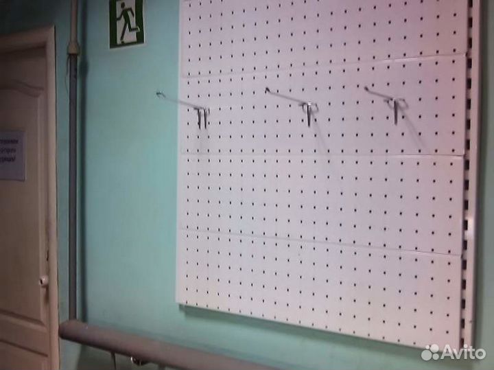 Стеллаж настенный металлический с перфорацией