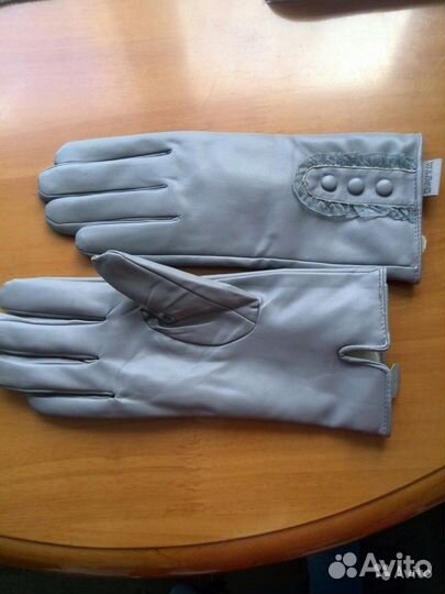 Женские перчатки