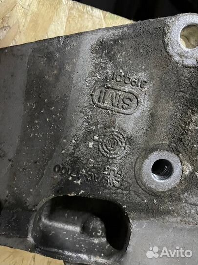 Кронштейн двигателя правый VAG R32/R36