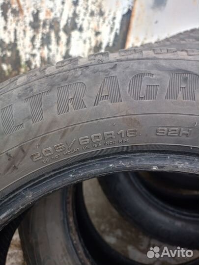 Goodyear UltraGrip 205/60 R16 92