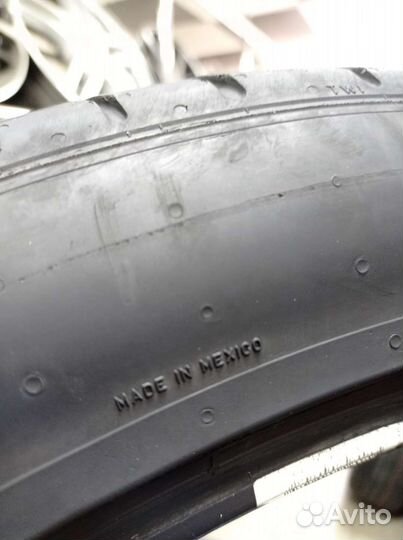 Pirelli P Zero PZ4 275/40 R20 и 315/35 R20 110W